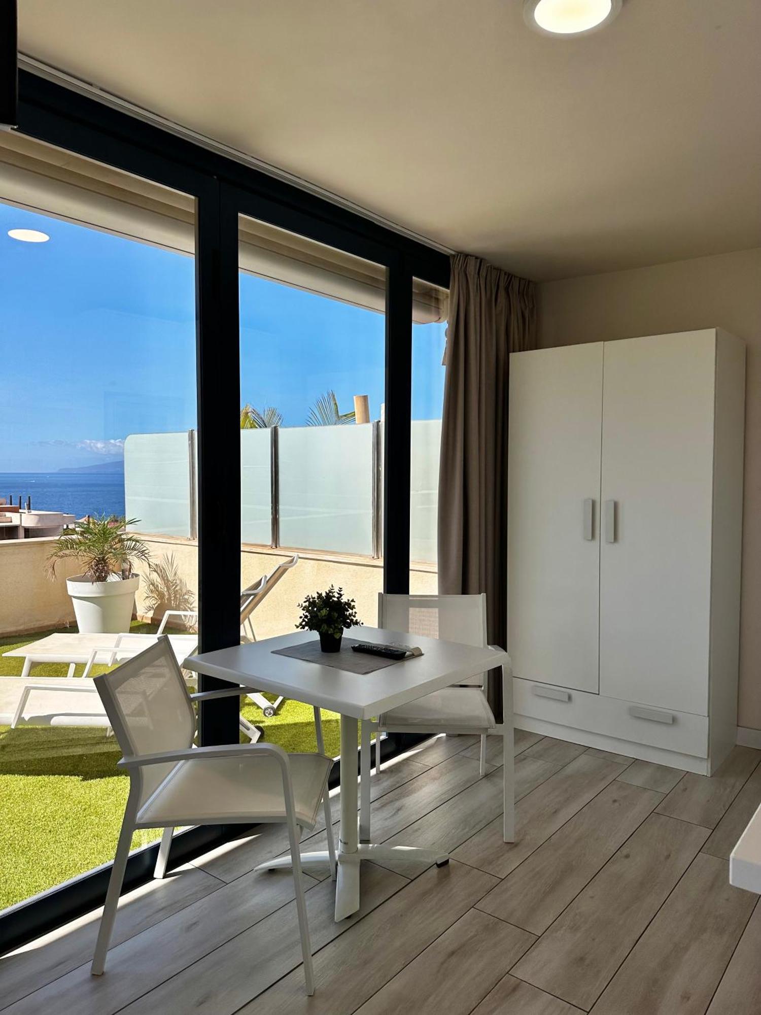 Blue Horizon Apartment *